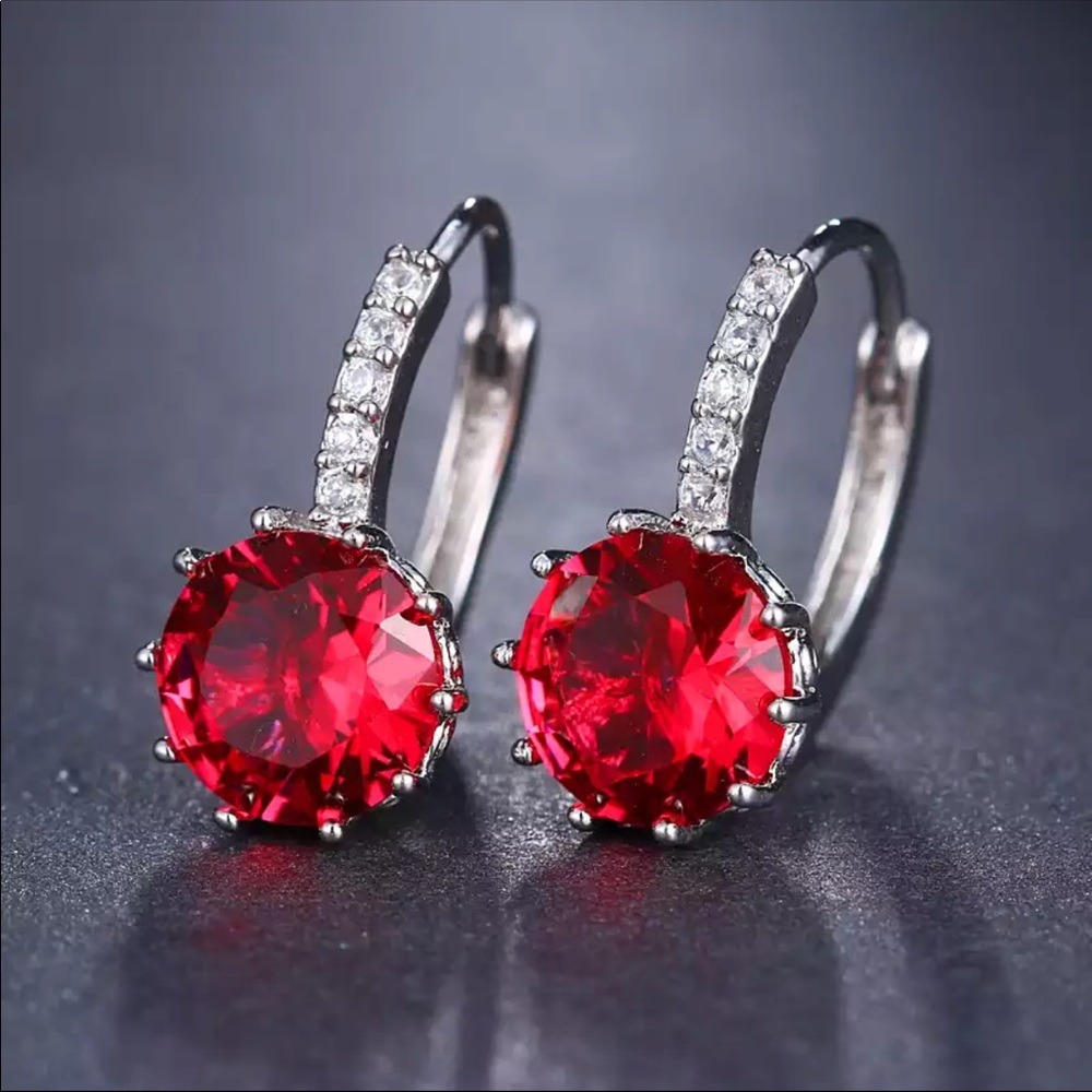 New 925 Silver Sapphire Stud Earrings - Picture 1 of 3